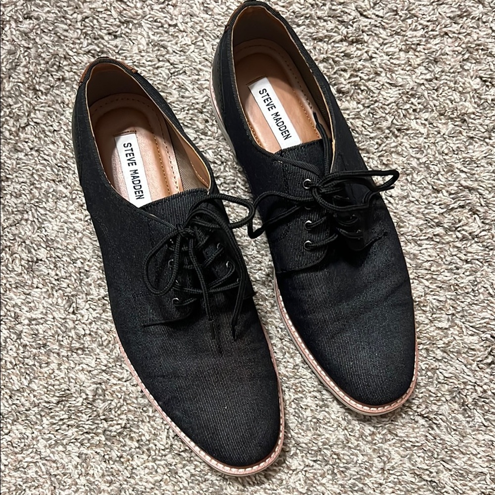 Steve Madden Black Oxford Shoes with Sleek Design